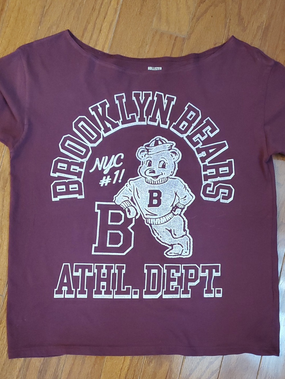 Hollister Maroon Brooklyn NYC Bear Graphic Tee Shirt Size Medium Short Sleeve